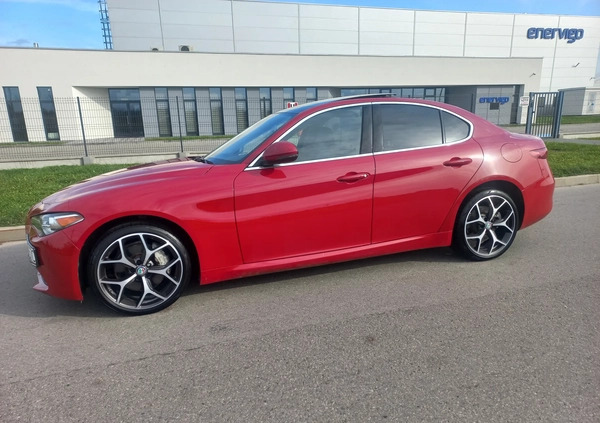 Alfa Romeo Giulia cena 114000 przebieg: 34000, rok produkcji 2020 z Mielec małe 67